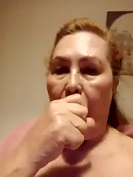 Hottie-Mom online show from May 18, 2026, 8:57 pm