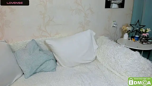 Snapshot of EmmaAmazingEyes chatting on October 21, 2025, 4:06 pm EmmaAmazingEyes online show from October 21, 2025, 4:06 pm