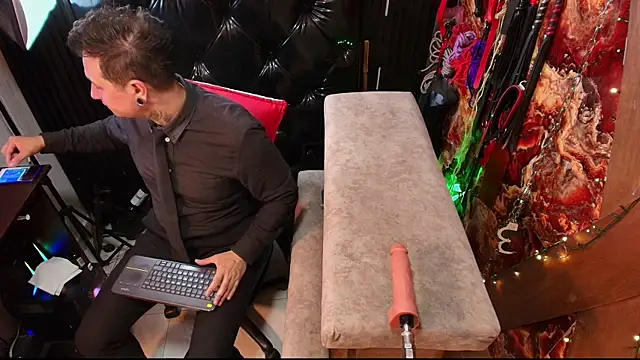 Snapshot of boy_n_girl chatting on April 11, 2026, 11:47 am boy n girl online show from April 11, 2026, 11:47 am