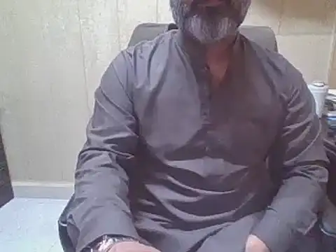 Snapshot of hairymaster95 chatting on November 22, 2025, 4:11 am hairymaster95 online show from November 22, 2025, 4:11 am