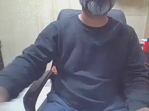 Snapshot of hairymaster95 chatting on January 11, 2026, 7:04 am hairymaster95 online show from January 11, 2026, 7:04 am