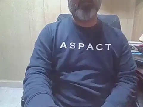 Snapshot of hairymaster95 chatting on December 14, 2025, 6:19 am hairymaster95 online show from December 14, 2025, 6:19 am