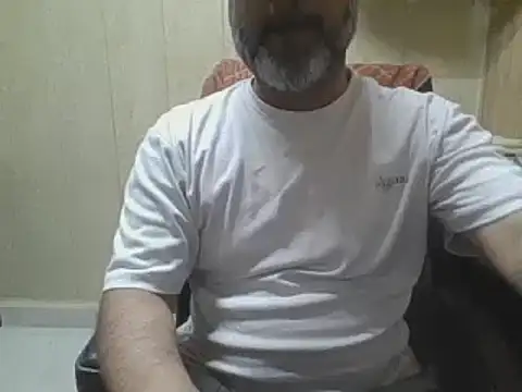 hairymaster95 online show from May 17, 2026, 7:19 am