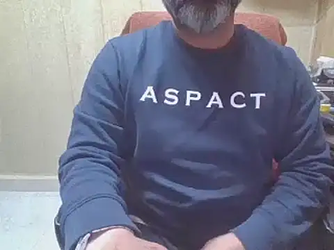 Snapshot of hairymaster95 chatting on November 30, 2025, 6:03 am hairymaster95 online show from November 30, 2025, 6:03 am