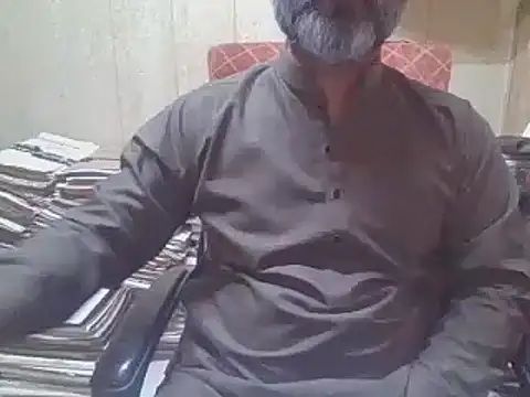 Snapshot of hairymaster95 chatting on October 31, 2025, 3:36 am hairymaster95 online show from October 31, 2025, 3:36 am