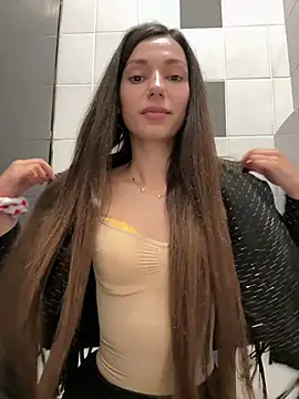  MiaQueen  online show from May 13, 2026, 10:06 pm