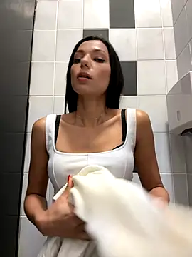  MiaQueen  online show from October 4, 2025, 7:26 pm