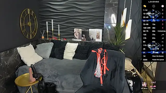 KylieMellow online show from April 27, 2026, 1:31 pm