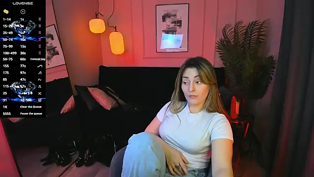 KylieMellow online show from April 5, 2026, 5:14 am