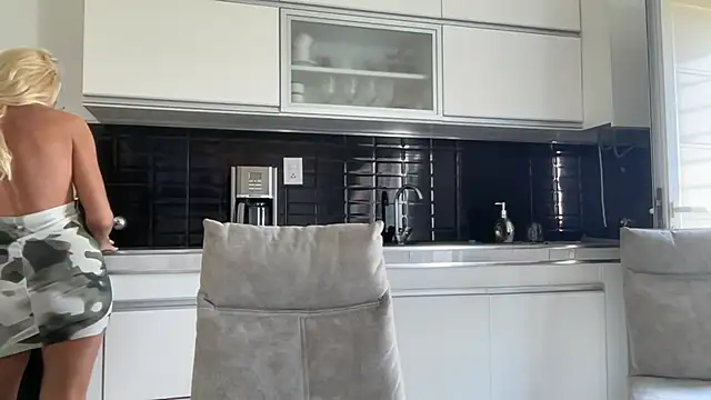 Snapshot of Reyna63 chatting on February 8, 2026, 7:33 pm Reyna63 online show from February 8, 2026, 7:33 pm