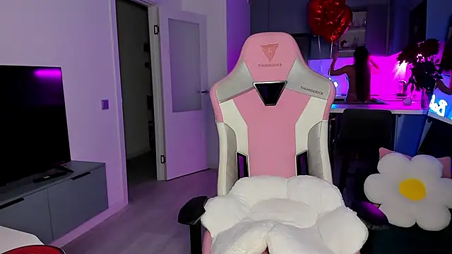 Snapshot of wow_lovie chatting on February 24, 2026, 4:35 am wow lovie online show from February 24, 2026, 4:35 am