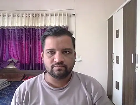 Snapshot of dhruv_love chatting on December 4, 2025, 4:11 am dhruv love online show from December 4, 2025, 4:11 am