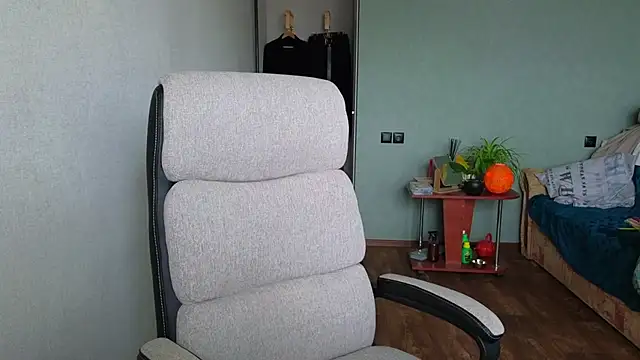 Remy Miles online show from November 17, 2025, 9:35 am