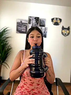 Snapshot of Alyshanon18 chatting on October 21, 2025, 12:37 pm Alyshanon18 online show from October 21, 2025, 12:37 pm