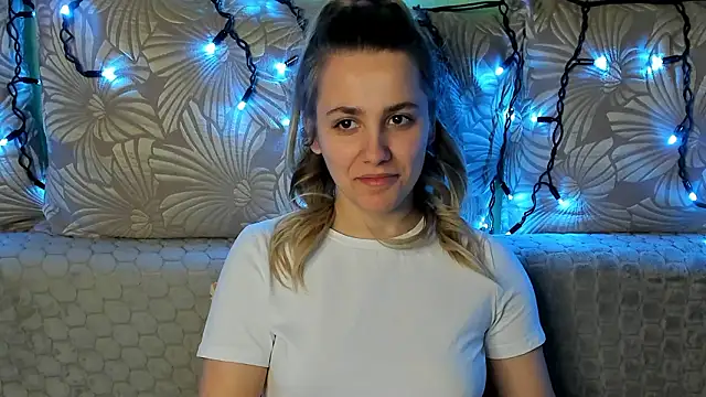 Snapshot of MaggieCake chatting on March 8, 2026, 2:04 am MaggieCake online show from March 8, 2026, 2:04 am