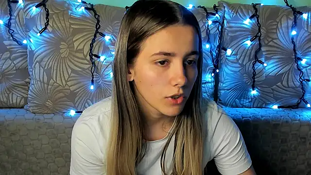 MaggieCake online show from October 26, 2025, 12:33 am