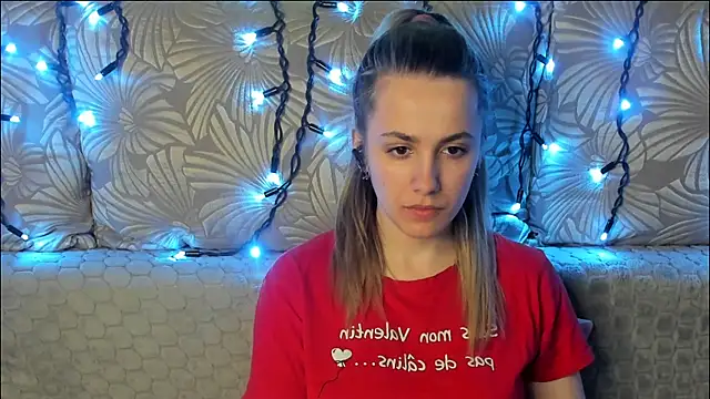 Snapshot of MaggieCake chatting on April 16, 2026, 12:33 am MaggieCake online show from April 16, 2026, 12:33 am