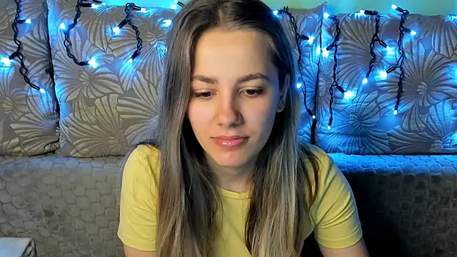 MaggieCake online show from December 18, 2025, 3:55 am