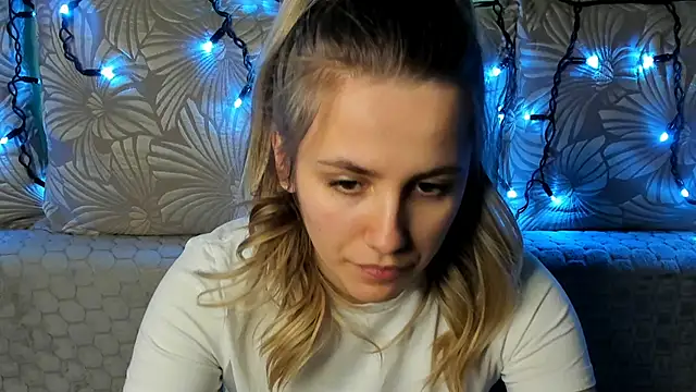 Snapshot of MaggieCake chatting on March 8, 2026, 1:22 am MaggieCake online show from March 8, 2026, 1:22 am