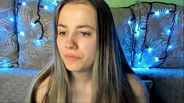 Snapshot of MaggieCake chatting on March 24, 2026, 2:44 am MaggieCake online show from March 24, 2026, 2:44 am