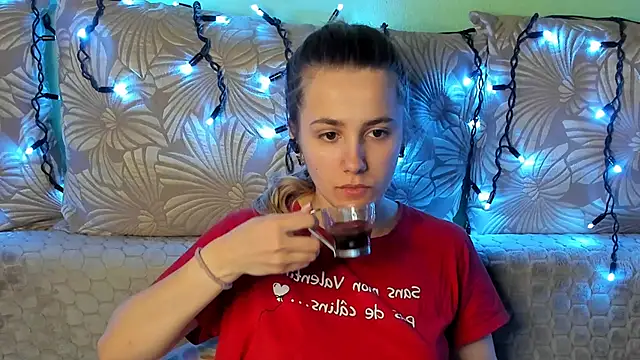 Snapshot of MaggieCake chatting on March 4, 2026, 1:13 am MaggieCake online show from March 4, 2026, 1:13 am