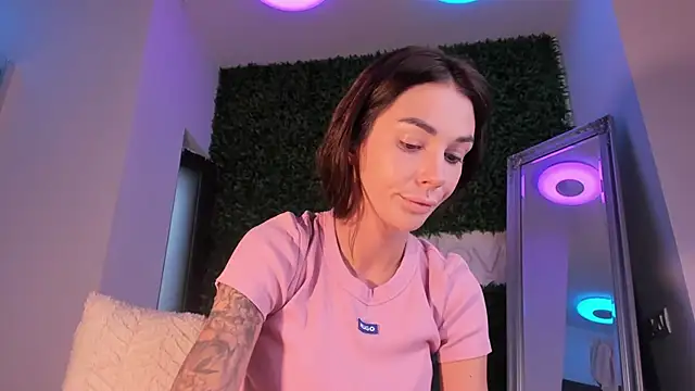 realhotfallingdevil online show from June 16, 2026, 3:39 am