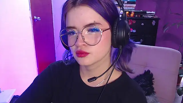 Snapshot of Raventh_ chatting on September 10, 2025, 2:49 pm Raventh online show from September 10, 2025, 2:49 pm