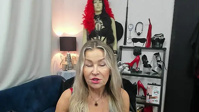 crystaLUX online show from October 28, 2025, 5:18 am