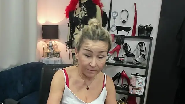 crystaLUX online show from February 27, 2026, 5:18 am