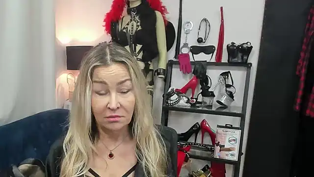 crystaLUX online show from February 3, 2026, 5:38 am