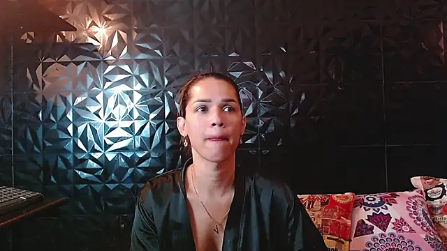 PINK  LOLA1 online show from February 6, 2026, 10:33 am