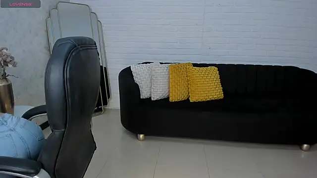 LaurenTurner  online show from October 5, 2025, 11:06 pm