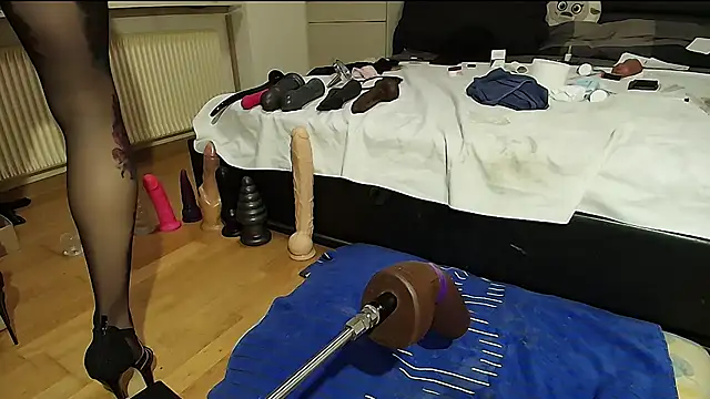 Snapshot of dirty_anal_lisa chatting on November 10, 2025, 6:24 pm dirty anal lisa online show from November 10, 2025, 6:24 pm