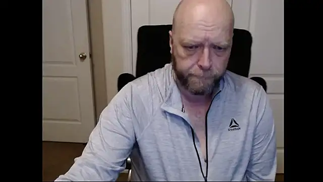 Snapshot of daveletsplay chatting on December 26, 2024, 12:59 pm daveletsplay online show from December 26, 2024, 12:59 pm