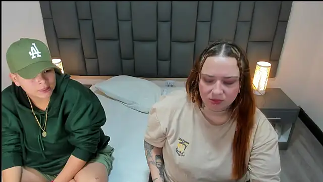 MiaYMolly online show from March 8, 2025, 3:17 am