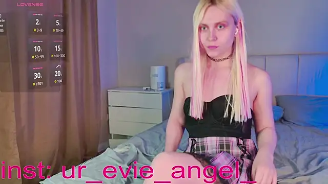 Evelyn rabbit online show from March 20, 2026, 1:56 pm