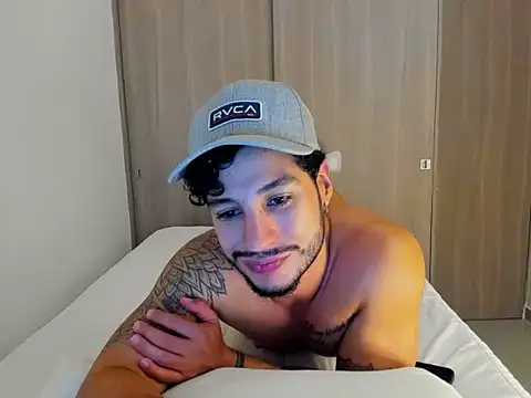 Snapshot of Sirs_papi chatting on December 16, 2025, 5:00 am Sirs papi online show from December 16, 2025, 5:00 am