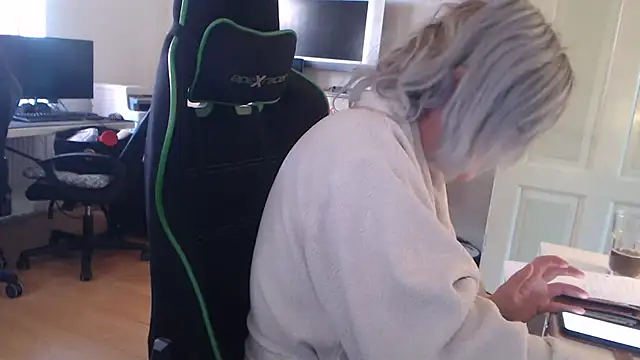 kathrin193 online show from February 18, 2025, 2:38 pm