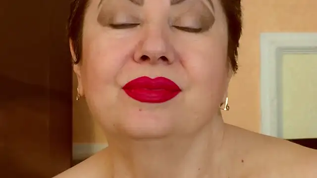 Snapshot of LadyPosh chatting on April 15, 2026, 7:58 pm LadyPosh online show from April 15, 2026, 7:58 pm