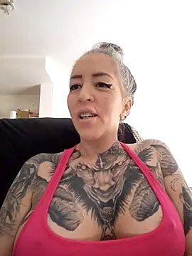 vamporasuccubus19777 online show from October 15, 2025, 5:10 pm