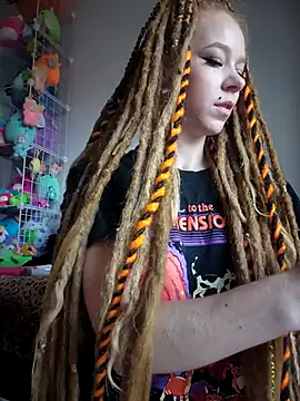 LucidLucy online show from November 6, 2025, 1:04 pm