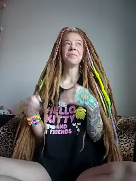 LucidLucy online show from December 5, 2025, 1:53 pm