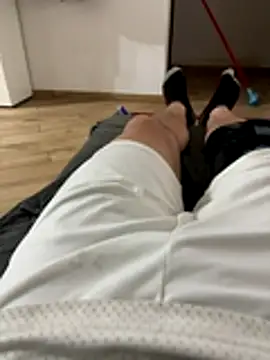 Snapshot of Io1994 chatting on December 14, 2025, 9:53 pm Io1994 online show from December 14, 2025, 9:53 pm