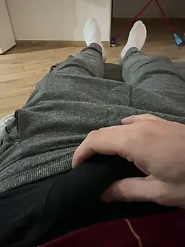 Snapshot of Io1994 chatting on December 20, 2025, 12:35 am Io1994 online show from December 20, 2025, 12:35 am