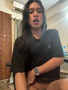 DarlingJenny22 online show from May 26, 2026, 9:35 pm