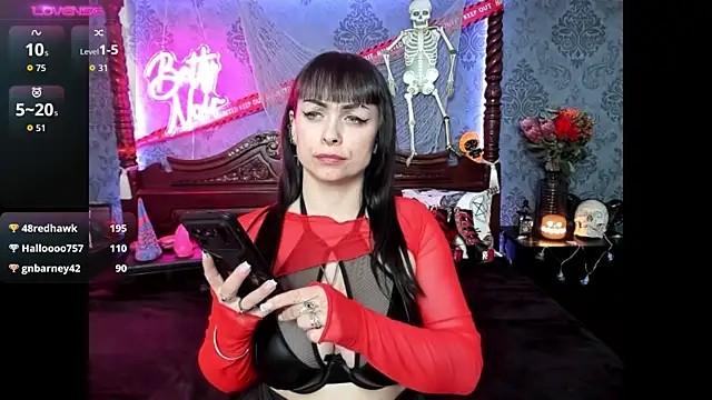 Snapshot of BettyNoir chatting on November 8, 2025, 9:07 pm BettyNoir online show from November 8, 2025, 9:07 pm