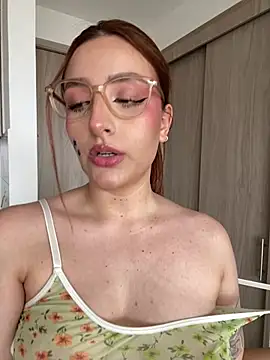 Snapshot of Anavi_ chatting on February 18, 2026, 9:33 pm Anavi online show from February 18, 2026, 9:33 pm