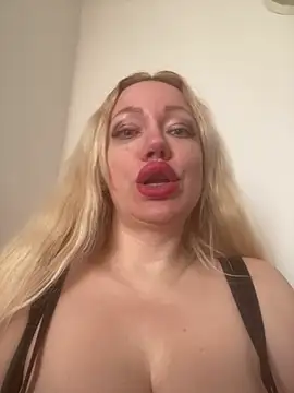 Snapshot of SofiaJoy chatting on March 13, 2026, 12:10 pm SofiaJoy online show from March 13, 2026, 12:10 pm