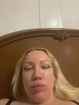 Snapshot of SofiaJoy chatting on May 18, 2026, 4:34 pm SofiaJoy online show from May 18, 2026, 4:34 pm