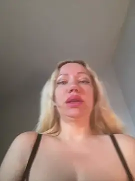 Snapshot of SofiaJoy chatting on May 19, 2026, 11:50 am SofiaJoy online show from May 19, 2026, 11:50 am
